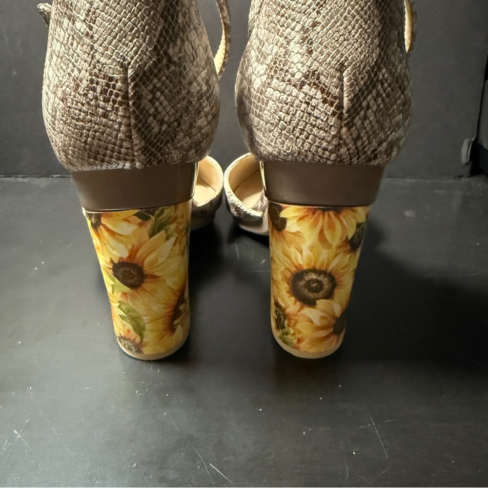 Pashion Footwear v1.0 Custom Sunflower Cluster 4 Inch Block Heels - Picture 10 of 11